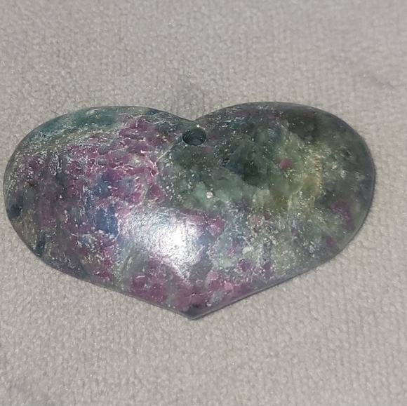 Drilled Natural ruby in fuschite heart pendant - Picture 7 of 10